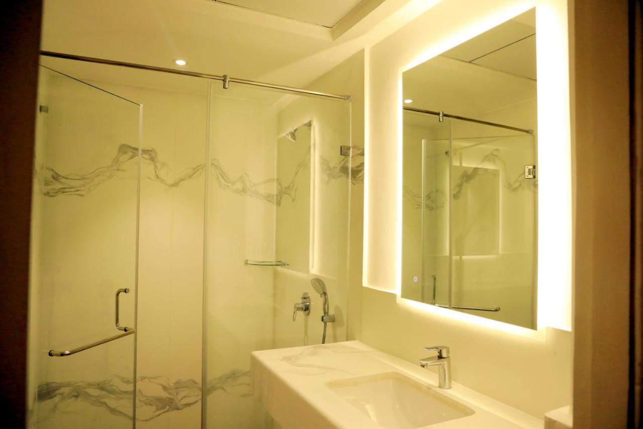 Hotel Deccan Serai Grande, Gachibowli, Hyderabad Ngoại thất bức ảnh