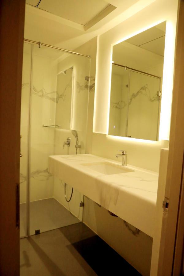 Hotel Deccan Serai Grande, Gachibowli, Hyderabad Ngoại thất bức ảnh